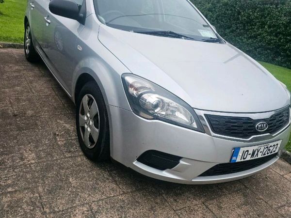 Kia Ceed Hatchback, Diesel, 2010, Silver