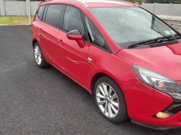 Vauxhall Zafira MPV, Diesel, 2015, Red