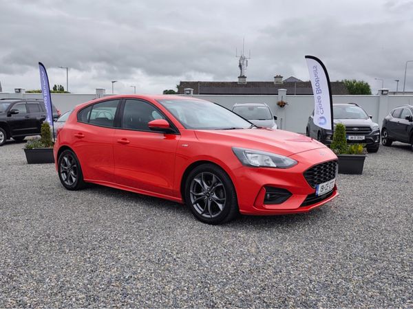 Ford Focus Hatchback, Diesel, 2019, Red