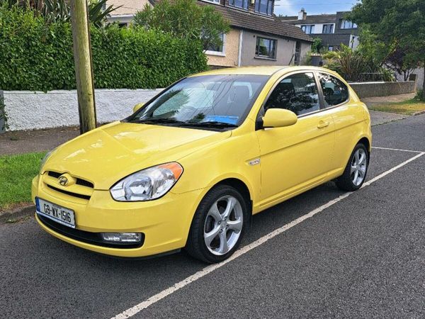 Hyundai Accent Hatchback, Petrol, 2009, Yellow