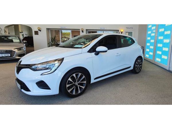 Renault Clio Hatchback, Petrol, 2022, White