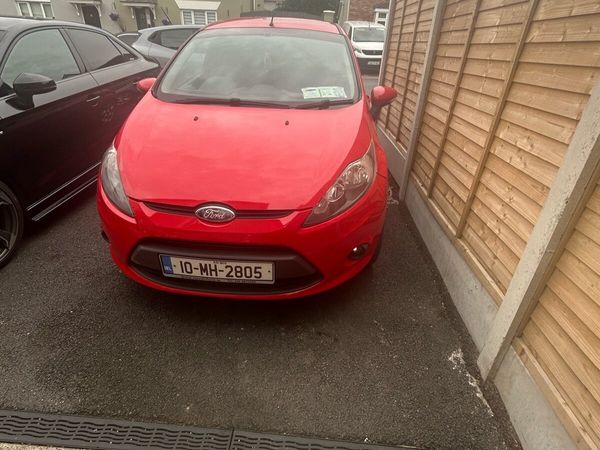 Ford Fiesta Hatchback, Petrol, 2010, Red