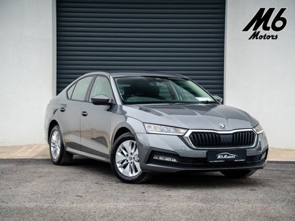 Skoda Octavia Hatchback, Diesel, 2022, Grey
