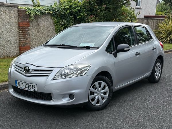 Toyota Auris Hatchback, Petrol, 2010, Silver