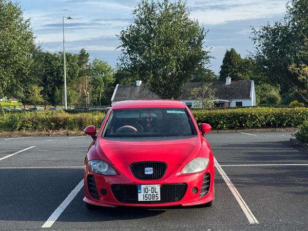 SEAT Leon Hatchback, Diesel, 2010, Red