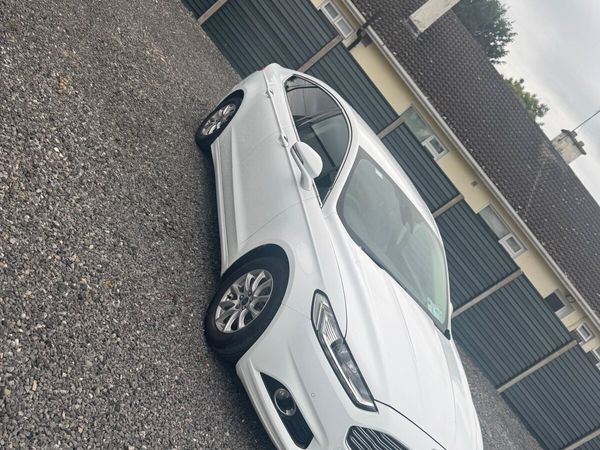 Ford Mondeo Hatchback, Diesel, 2016, White