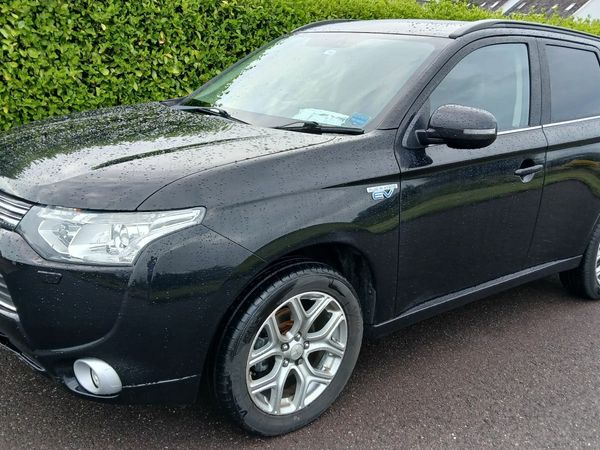 Mitsubishi Outlander SUV, Petrol Plug-in Hybrid, 2015, Black