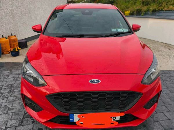 Ford Focus Hatchback, Diesel, 2020, Red