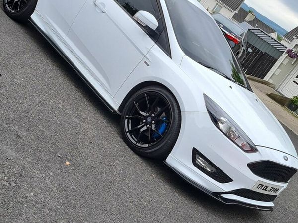 Ford Focus Hatchback, Diesel, 2017, White