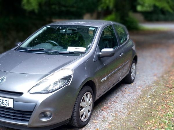 Renault Clio Hatchback, Diesel, 2012, Grey