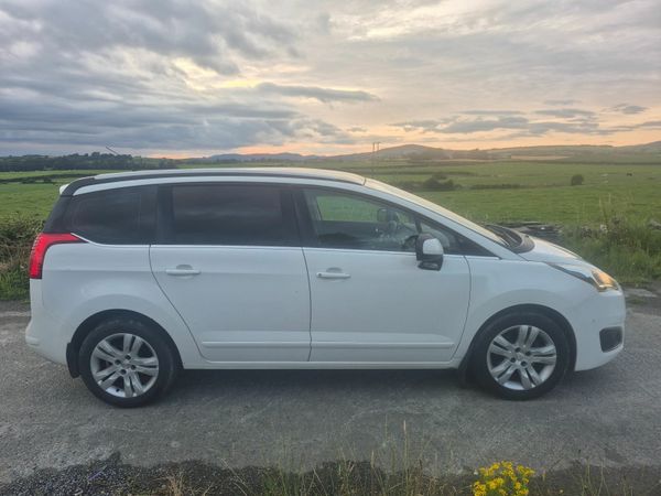 Peugeot 5008 MPV, Diesel, 2016, White