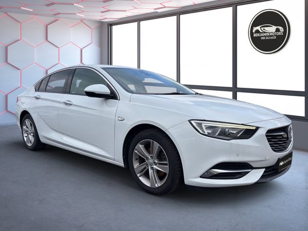Vauxhall Insignia Hatchback, Diesel, 2018, White