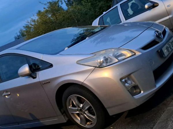Toyota Avensis Saloon, Diesel, 2010, Silver