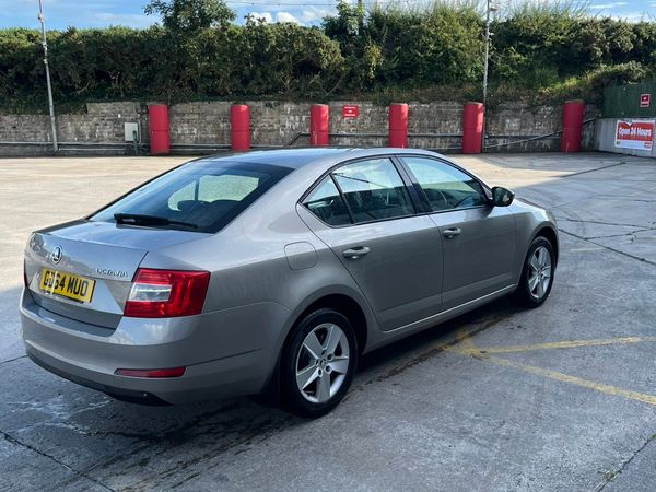 Skoda Octavia Hatchback, Diesel, 2015, Beige