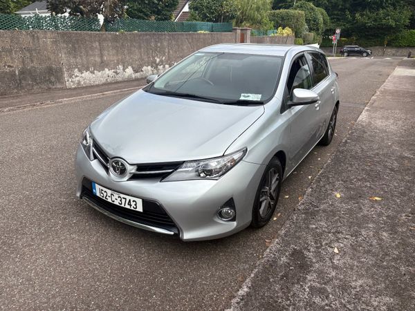 Toyota Auris Hatchback, Diesel, 2015, Silver
