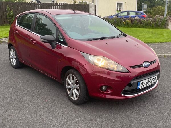 Ford Fiesta Hatchback, Petrol, 2009, Red