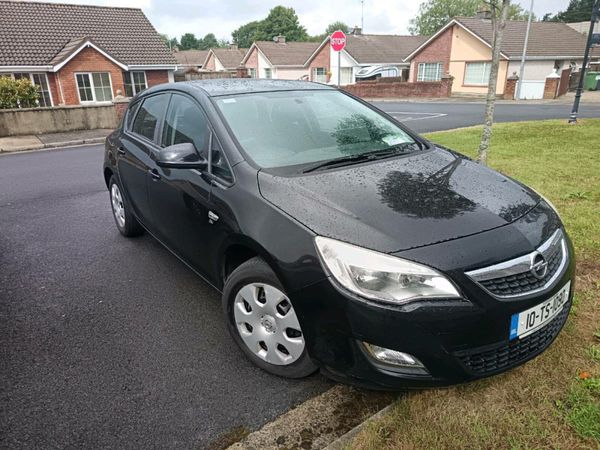 Opel Astra Hatchback, Petrol, 2010, Black
