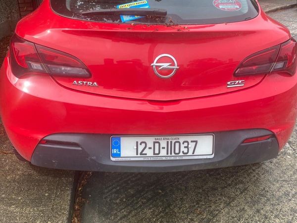 Opel Astra Hatchback, Petrol, 2012, Red