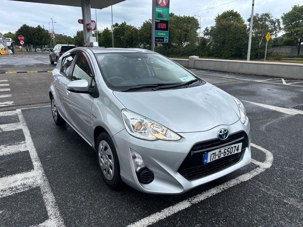 Toyota Aqua Hatchback, Petrol Hybrid, 2017, Silver