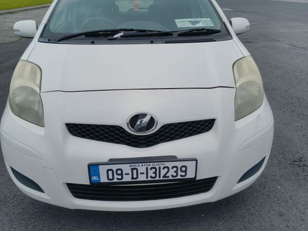 Toyota Vitz Hatchback, Petrol, 2009, White