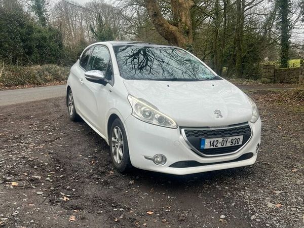 Peugeot 208 Hatchback, Petrol, 2014, White