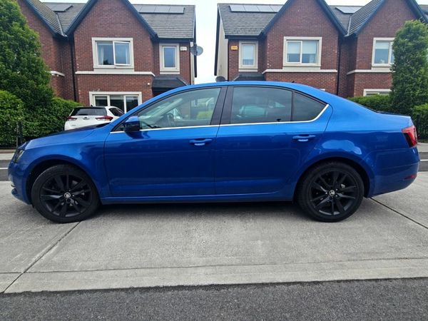 Skoda Octavia Saloon, Petrol, 2019, Blue
