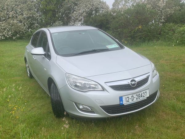 Nissan Qashqai Hatchback, Diesel, 2015, White