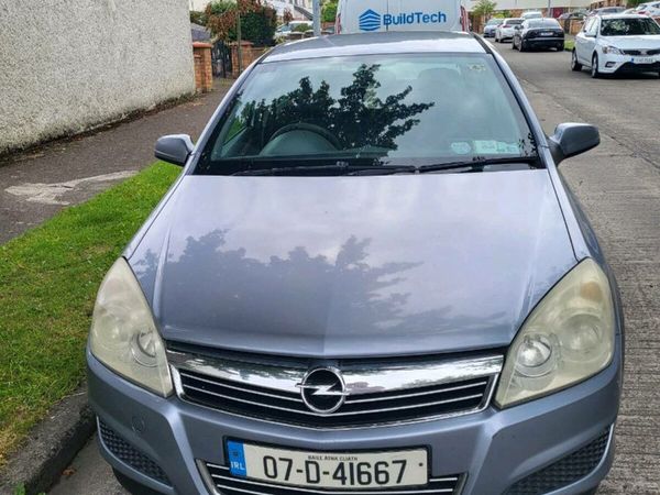 Opel Astra Hatchback, Petrol, 2007, Silver