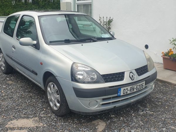 Renault Clio Hatchback, Petrol, 2002, Silver