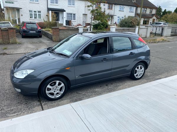 Ford Focus Hatchback, Petrol, 2002, Grey