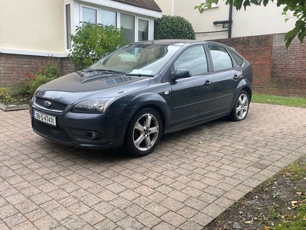 Ford Focus Hatchback, Petrol, 2008, Grey