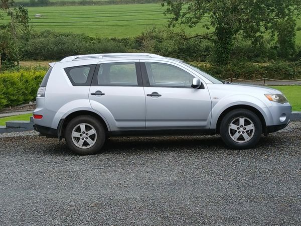 Mitsubishi Outlander SUV, Diesel, 2010, Silver