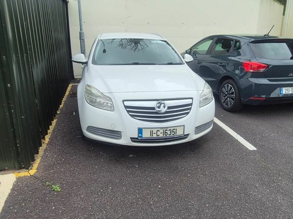 Vauxhall Insignia Estate, Diesel, 2011, White
