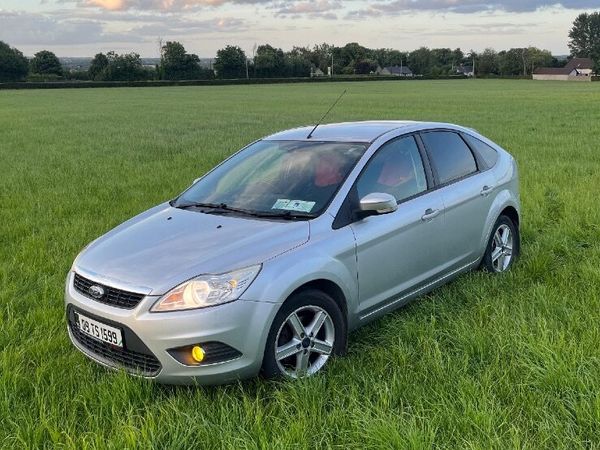 Ford Focus Hatchback, Petrol, 2009, Silver