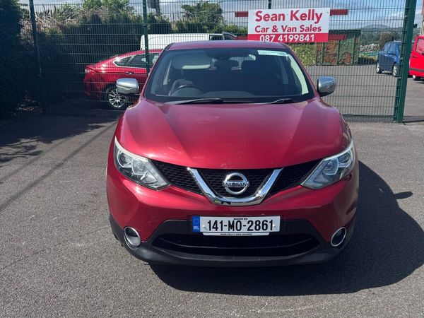 Nissan Qashqai Hatchback, Diesel, 2014, Red