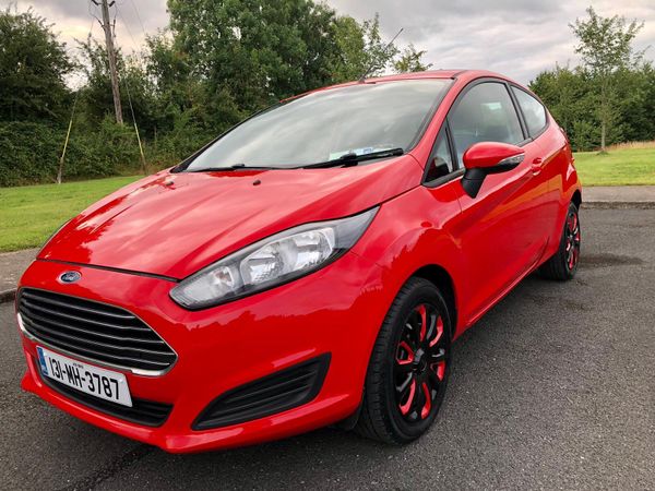Ford Fiesta Hatchback, Petrol, 2013, Red