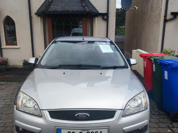 Ford Focus Hatchback, Petrol, 2008, Silver