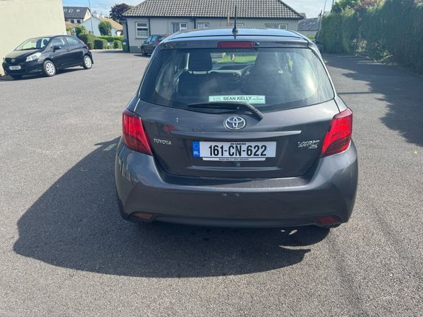 Toyota Yaris Hatchback, Petrol, 2016, Grey