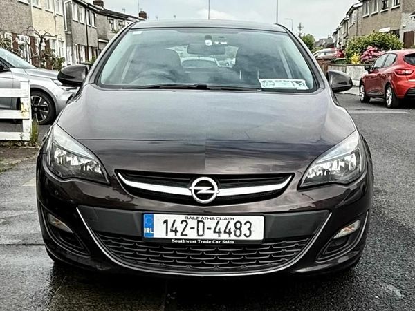 Opel Astra Hatchback, Diesel, 2014, Brown