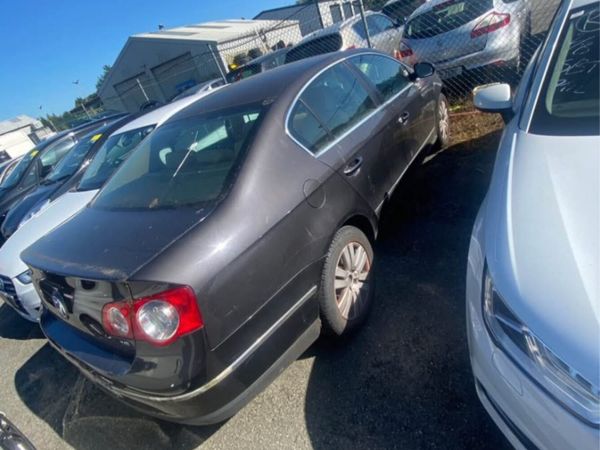 Volkswagen Golf Hatchback, Petrol, 2007, Red
