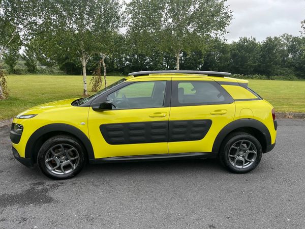 Citroen C4 Hatchback, Petrol, 2016, Yellow