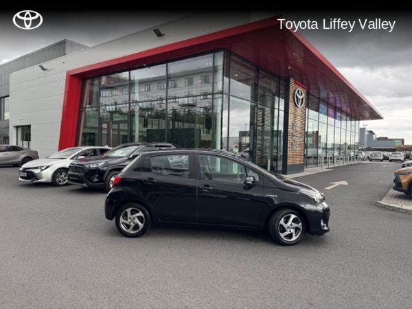 Toyota Yaris Hatchback, Petrol Hybrid, 2015, Black