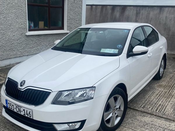 Skoda Octavia Saloon, Diesel, 2015, White