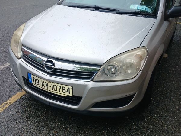 Vauxhall Astra Hatchback, Diesel, 2009, Silver