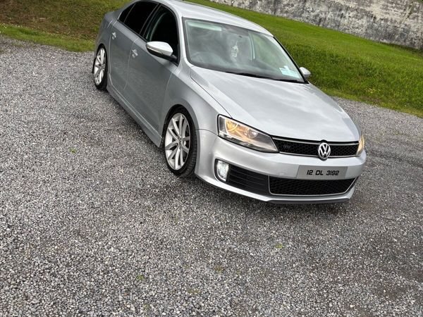 Volkswagen Jetta Saloon, Diesel, 2012, Silver
