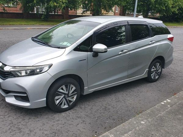 Toyota Camry Saloon, Petrol Hybrid, 2016, Silver