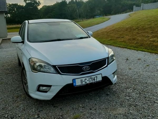 Kia Ceed Hatchback, Diesel, 2011, White