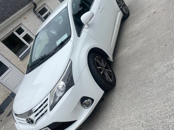 Toyota Avensis Saloon, Diesel, 2012, White