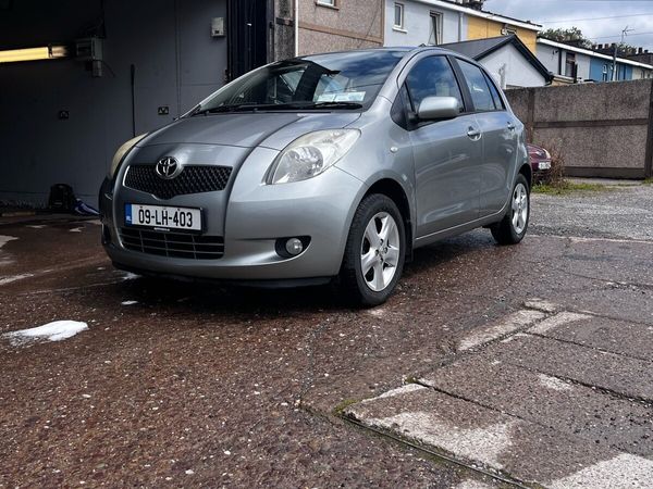 Toyota Yaris Hatchback, Petrol, 2009, Silver