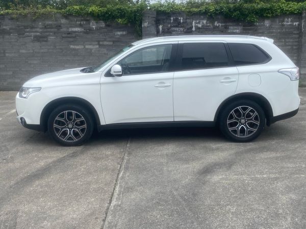 Mitsubishi Outlander SUV, Diesel, 2015, White